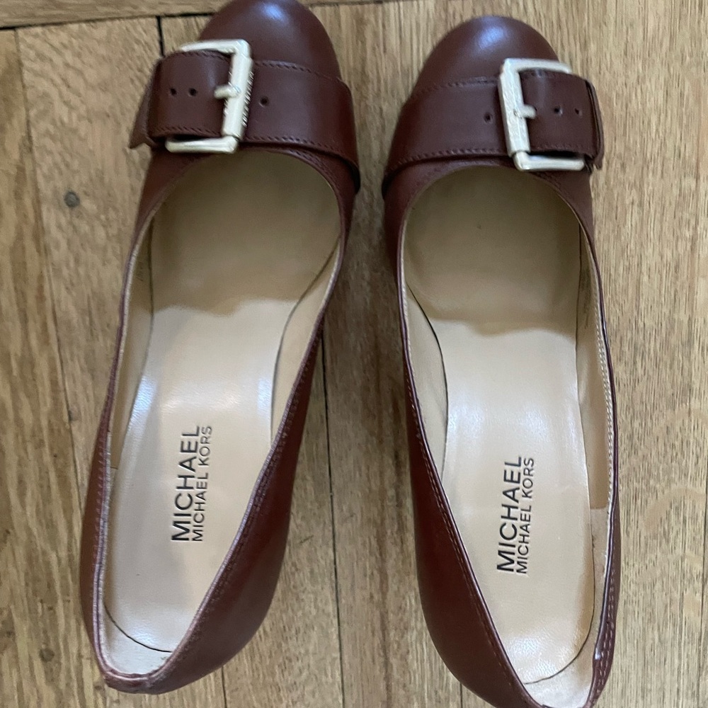 Michael Kors brown leather pumps